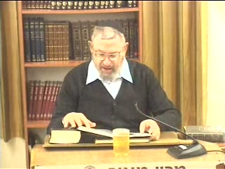 הטבת והדלקת נרות המנורה במקדש