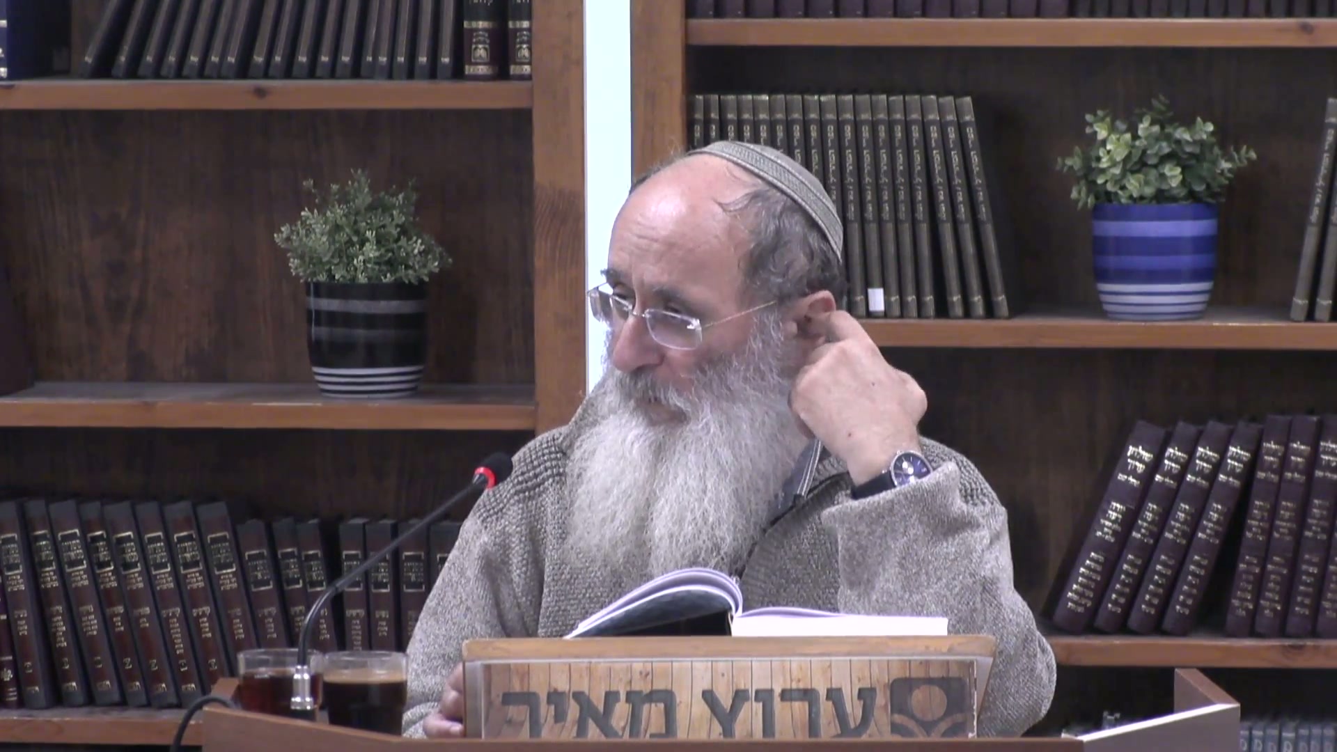 האם צריך לירא מתלמיד חכמים ?